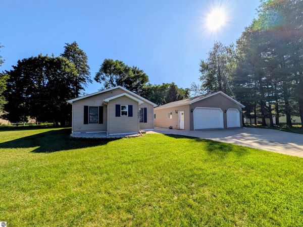 903 Deer Road W, Gladwin, MI 48624