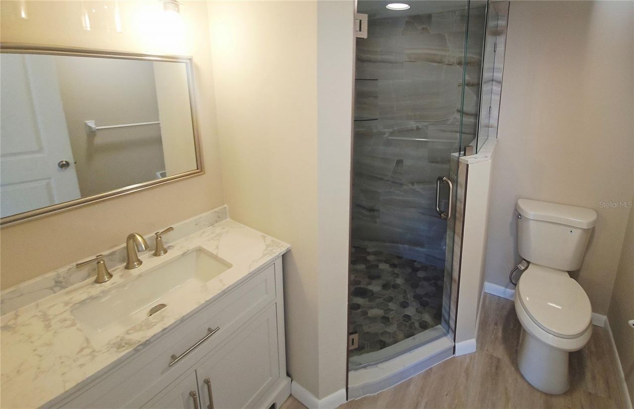 1650 Pine Tree Lane, Unit 204, Sarasota, FL 34236 Photo