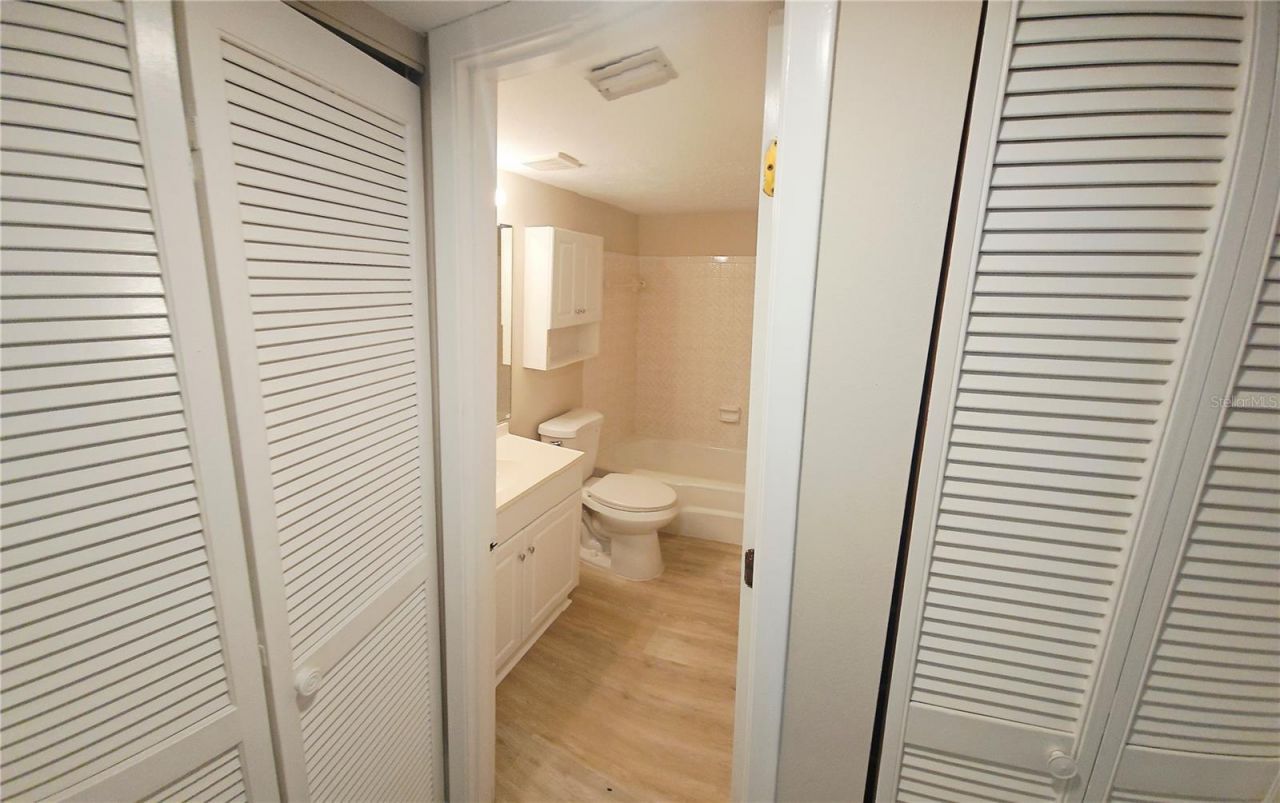 1650 Pine Tree Lane, Unit 204, Sarasota, FL 34236 Photo