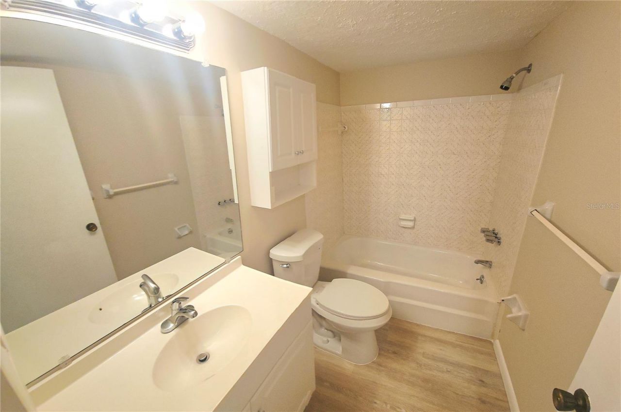 1650 Pine Tree Lane, Unit 204, Sarasota, FL 34236 Photo