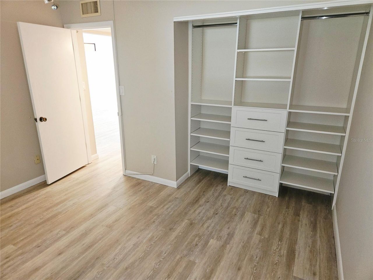 1650 Pine Tree Lane, Unit 204, Sarasota, FL 34236 Photo