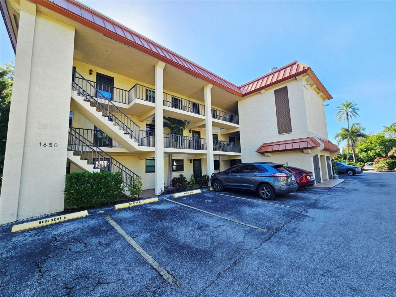 1650 Pine Tree Lane, Unit 204, Sarasota, FL 34236 Photo