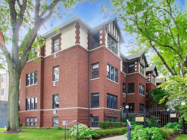 815 Lake Street, Unit 1S, Oak Park, IL 60301