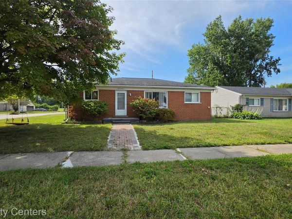 33431 Farmington Court, Westland, Mi 48185