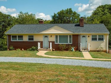 304 School Road, Hurt, VA 24563