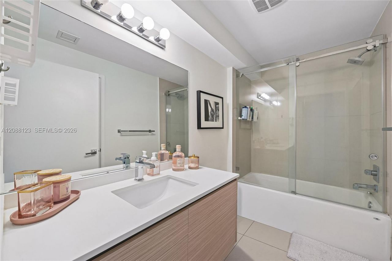 600 NE 27th St, Unit 704, Miami, FL 33137 Photo