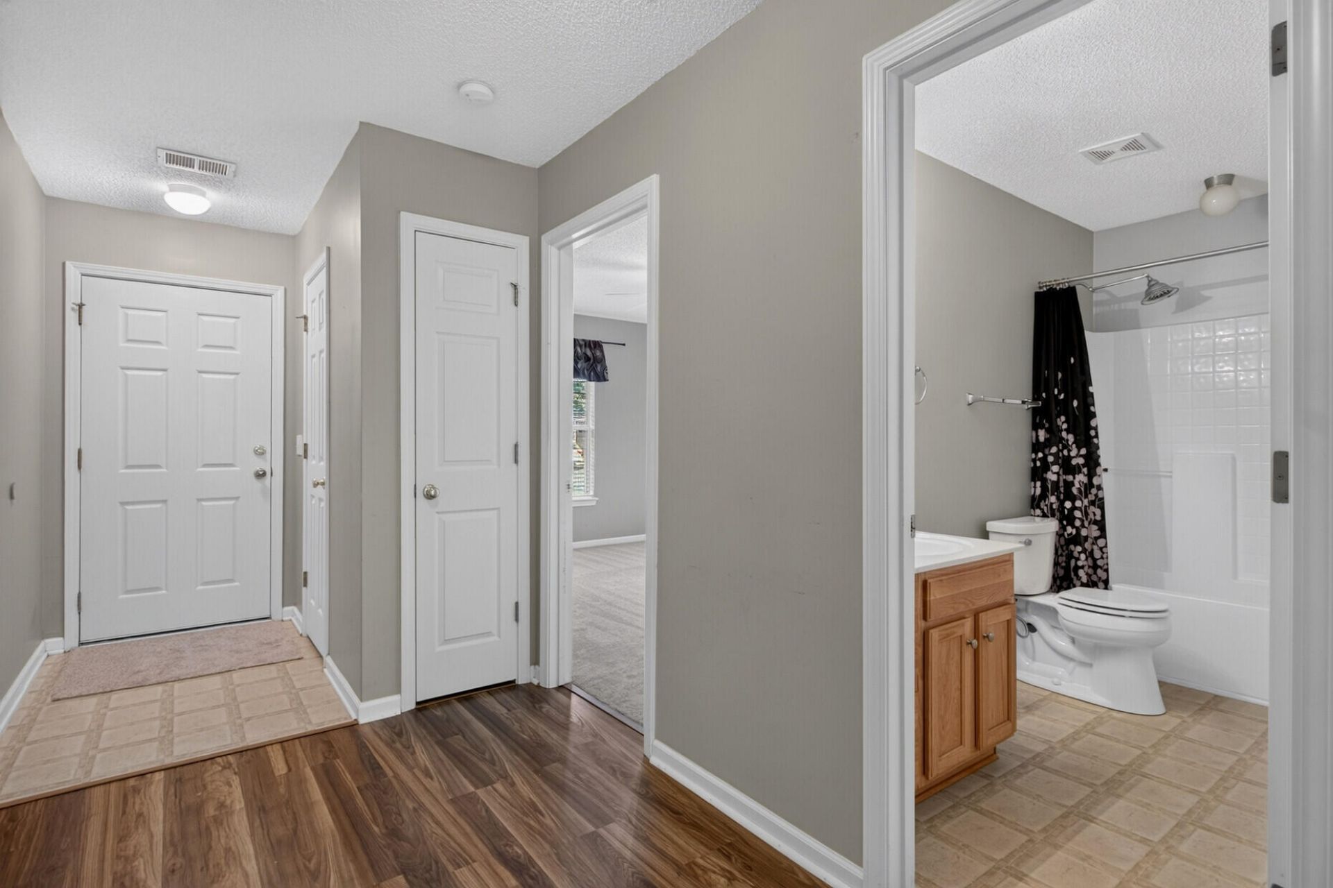 1048 Briar Rose Lane Photo 5