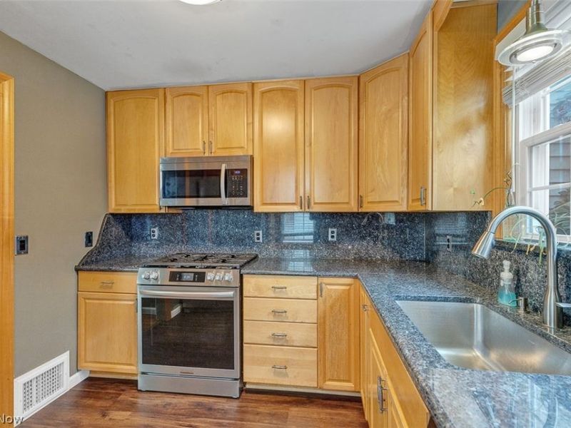 24907 E Oakland Road, Bay Village, OH 44140 Photo 10