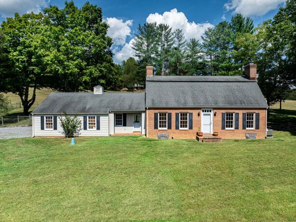 3262 W Midland TRL, Lexington, VA 24450