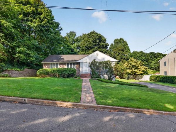 31 Francis Terrace , Glen Cove, NY 11542