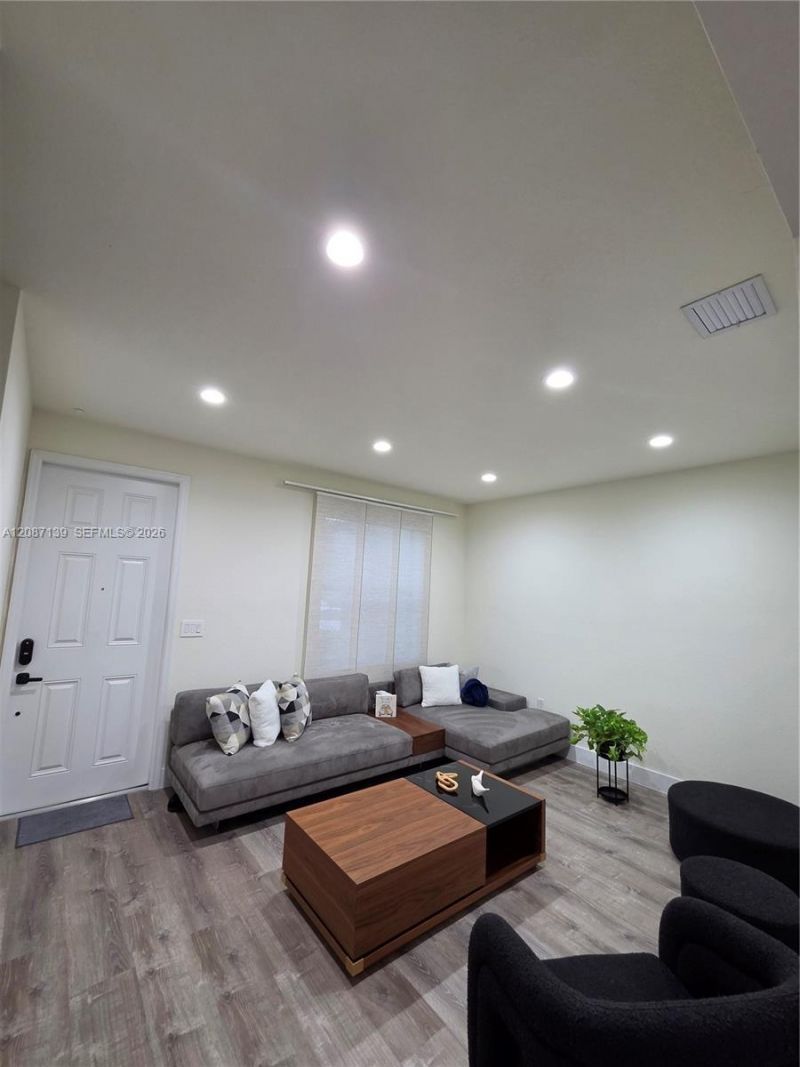 11079 W 32nd Ln, Hialeah, FL 33018 Photo