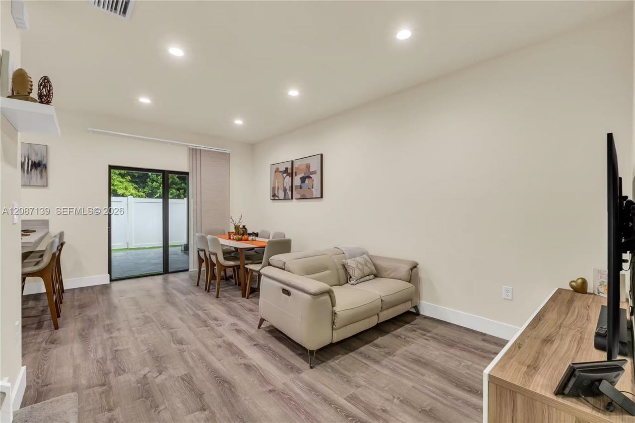 11079 W 32nd Ln, Hialeah, FL 33018 Photo
