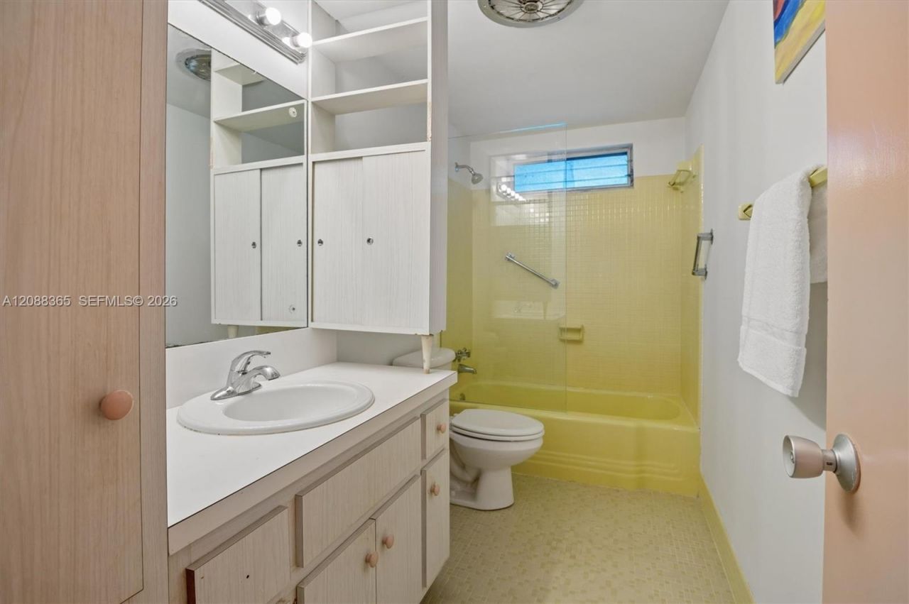 1 N Golfview Rd , Unit 201, Lake Worth, FL 33460 Photo