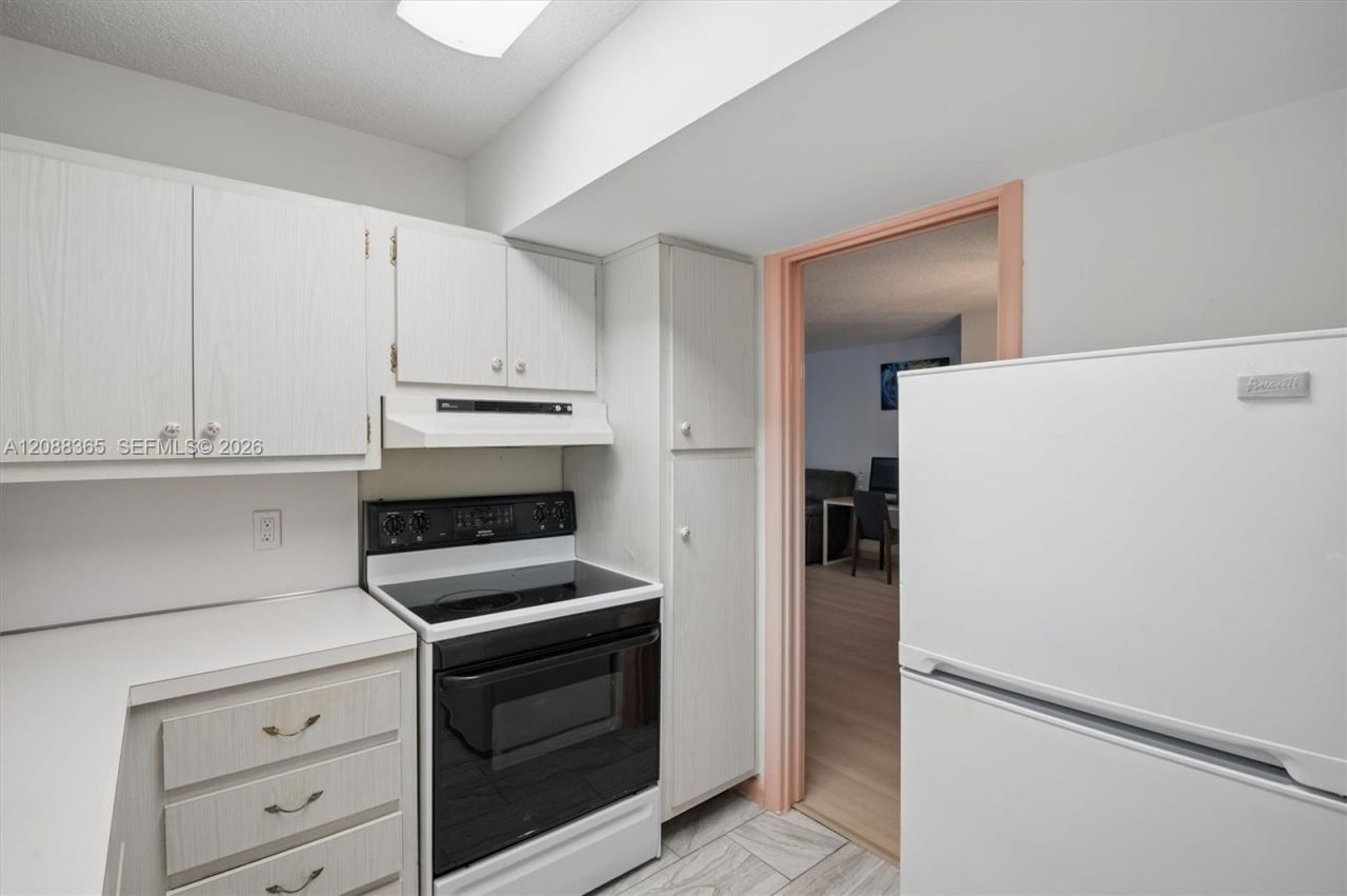 1 N Golfview Rd , Unit 201, Lake Worth, FL 33460 Photo