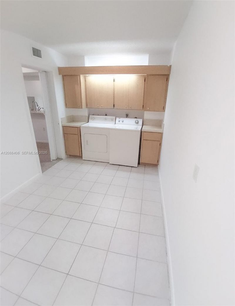 2621 Village Blvd, Unit 102, West Palm Beach, FL 33409 Photo