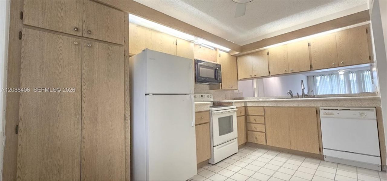 2621 Village Blvd, Unit 102, West Palm Beach, FL 33409 Photo