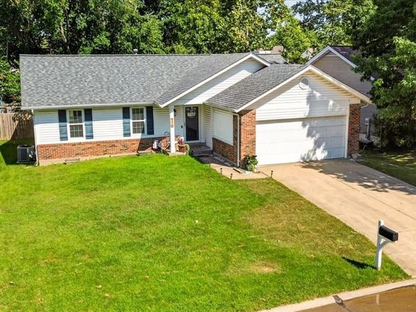 110 Barrington Drive, St Peters, MO 63376