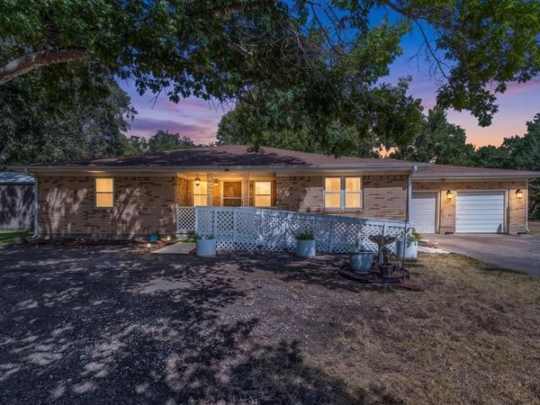 896 Randy Drive, Woodway, TX 76712