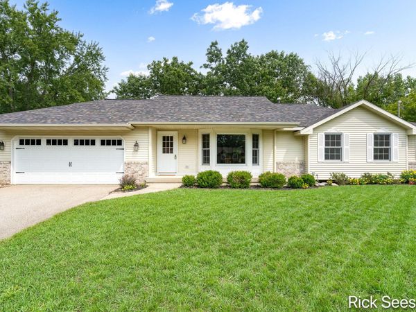 13535 Forest River Drive SE, Lowell, MI 49331