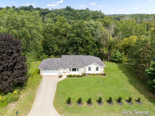 13535 Forest River Drive SE, Lowell, MI 49331