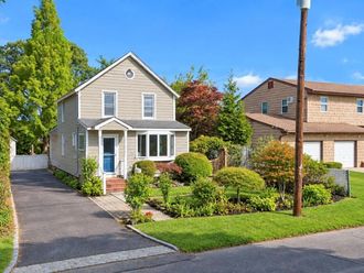 16 Grove Street Lindenhurst, NY 11757