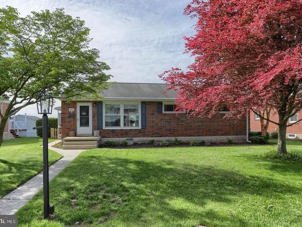 1648 E CARACAS AVENUE , HERSHEY, PA 17033