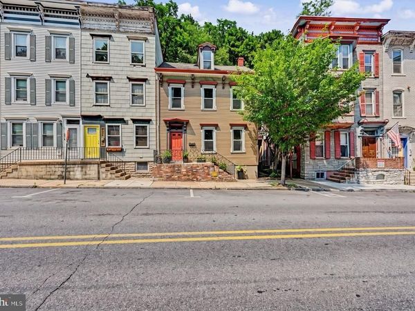54 W BROADWAY , JIM THORPE, PA 18229