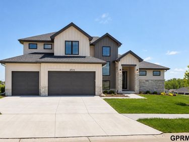 4515 S 203 Avenue, Elkhorn, NE 68135
