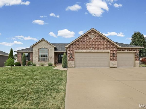 1305 Bradstreet Drive, O'Fallon, IL 62269