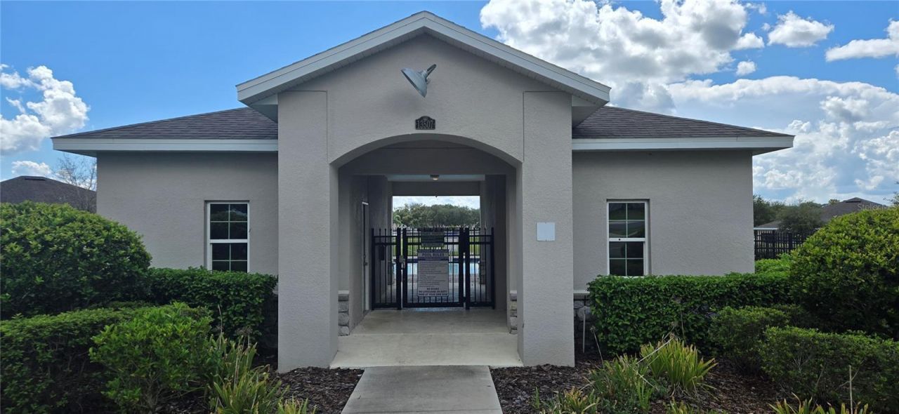 37102 Scenic Bluff Drive, Grand Island, FL 32735 Photo