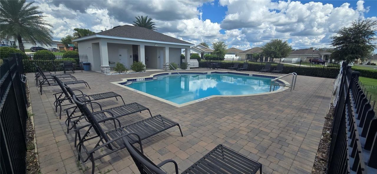 37102 Scenic Bluff Drive, Grand Island, FL 32735 Photo