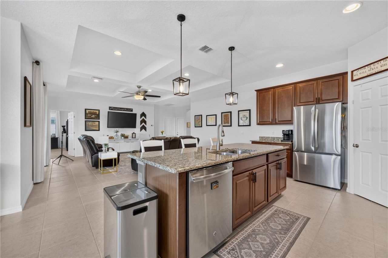 37102 Scenic Bluff Drive, Grand Island, FL 32735 Photo