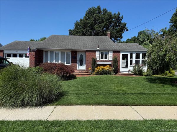 244 Ocean Avenue , Massapequa Park, NY 11762