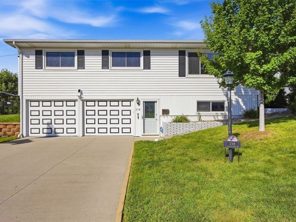218 La Salle Drive SW, Cedar Rapids, IA 52404