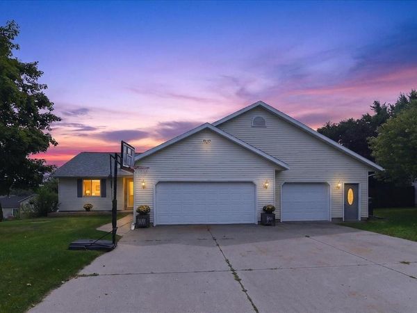 423 Sunset Drive, Poynette, WI 53955
