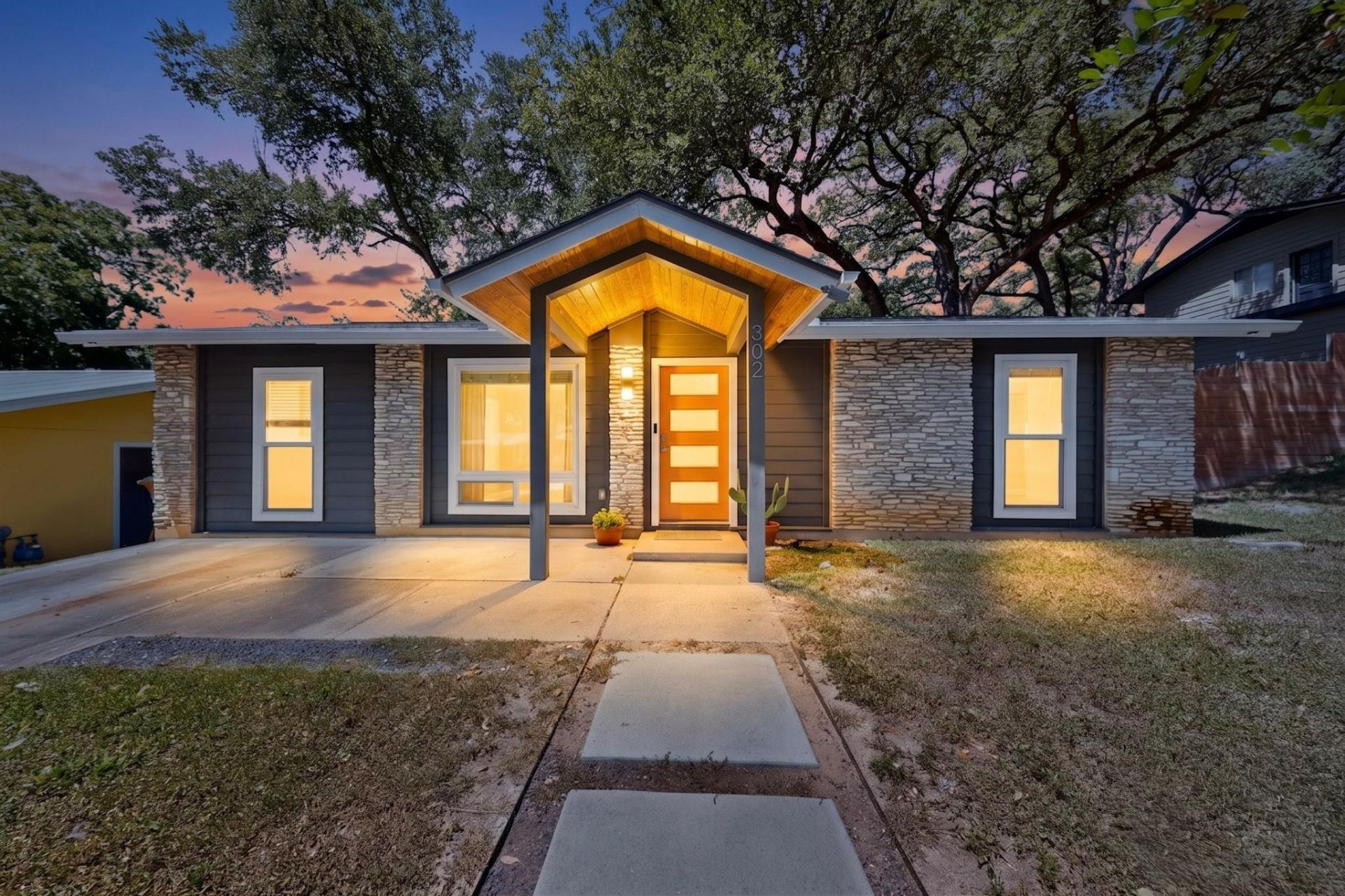 302 Rowland Dr, Austin, TX 78745 Main Photo