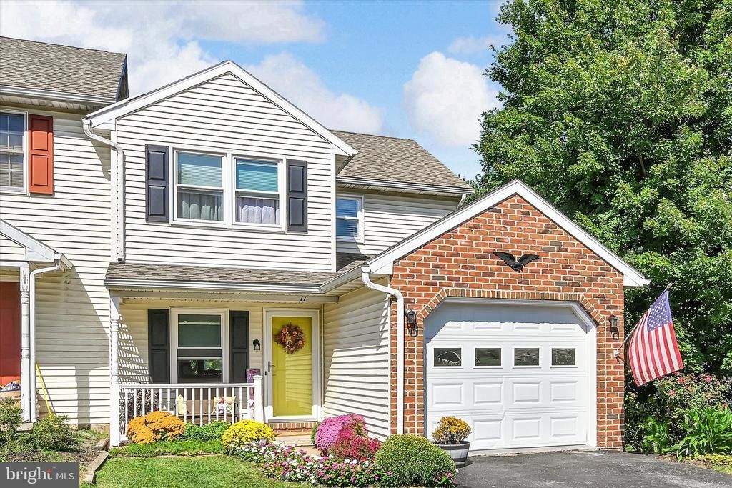 11 PARKVIEW DRIVE, REINHOLDS, PA 17569