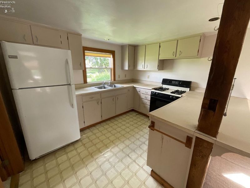 306 E Ream Road, Fremont, OH 43420 Photo 12