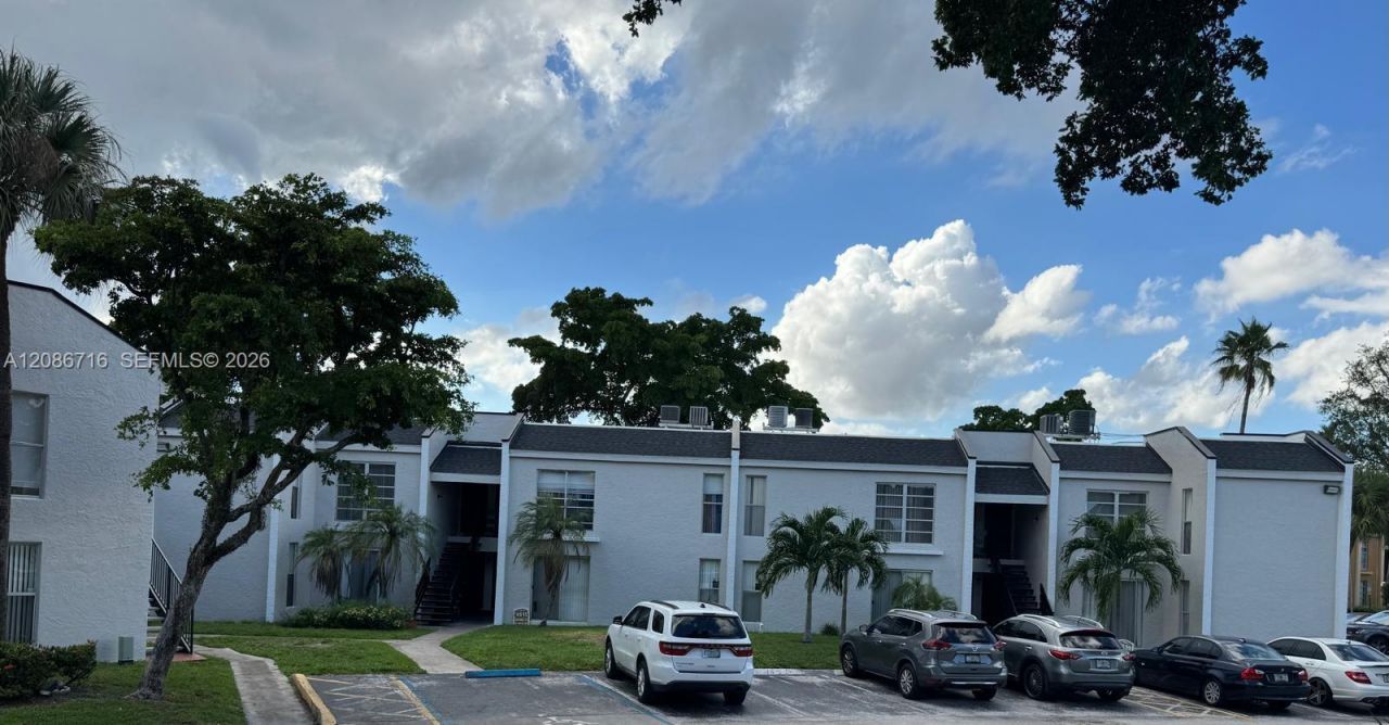 4527 Treehouse Ln, Unit 3B, Tamarac, FL 33319 Photo