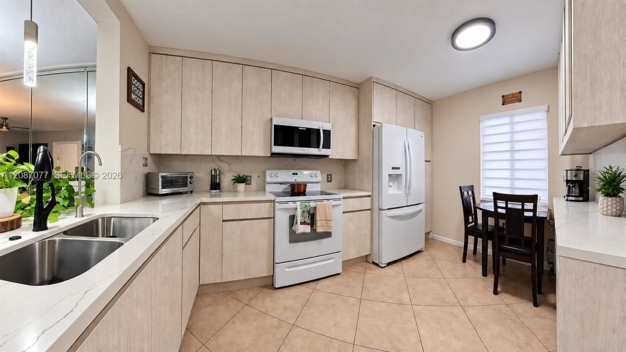 1400 SW 137th Ave, Unit 305F, Pembroke Pines, FL 33027 Photo