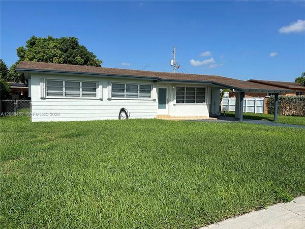 5372 W 4th Ln , Hialeah, FL 33012