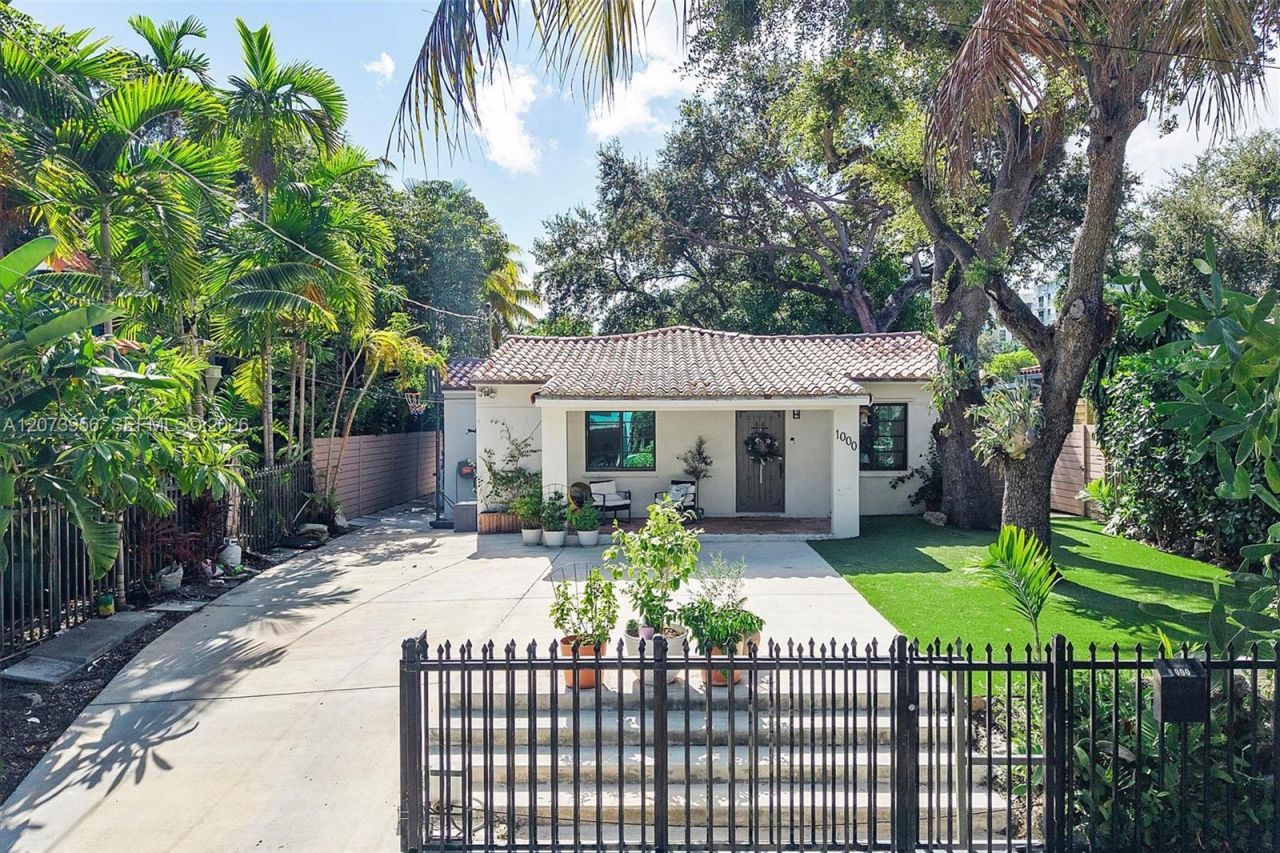 1000 NW 10th Ct, Miami, FL 33136 Photo
