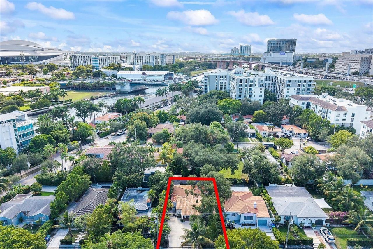 1000 NW 10th Ct, Miami, FL 33136 Photo