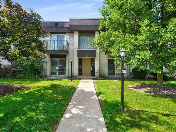 8635 N Akins Road, Unit 202, North Royalton, OH 44133