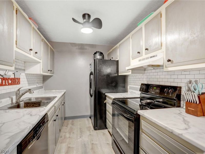 8635 N Akins Road, Unit 202, North Royalton, OH 44133 Photo 3