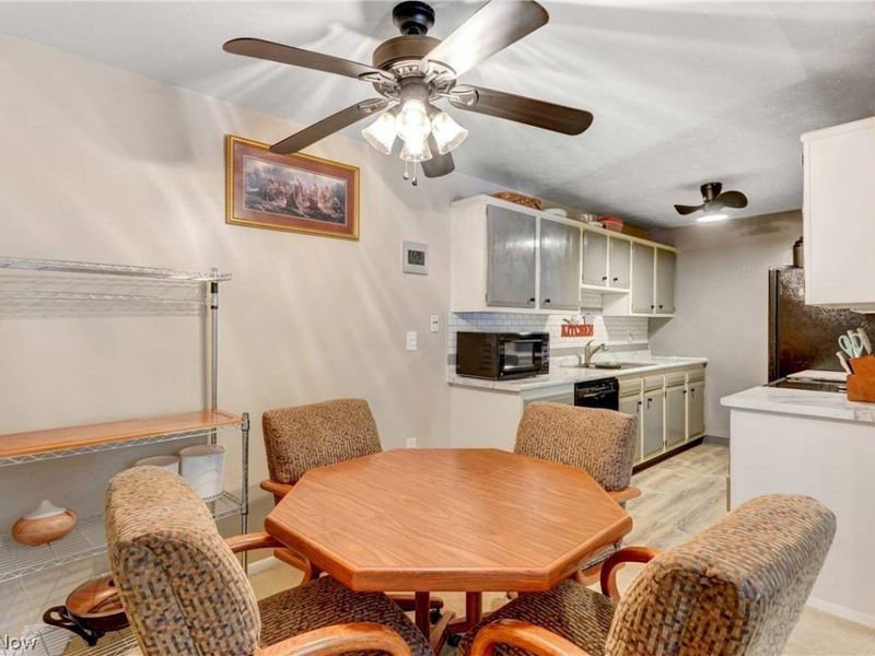 8635 N Akins Road, Unit 202, North Royalton, OH 44133 Photo 6