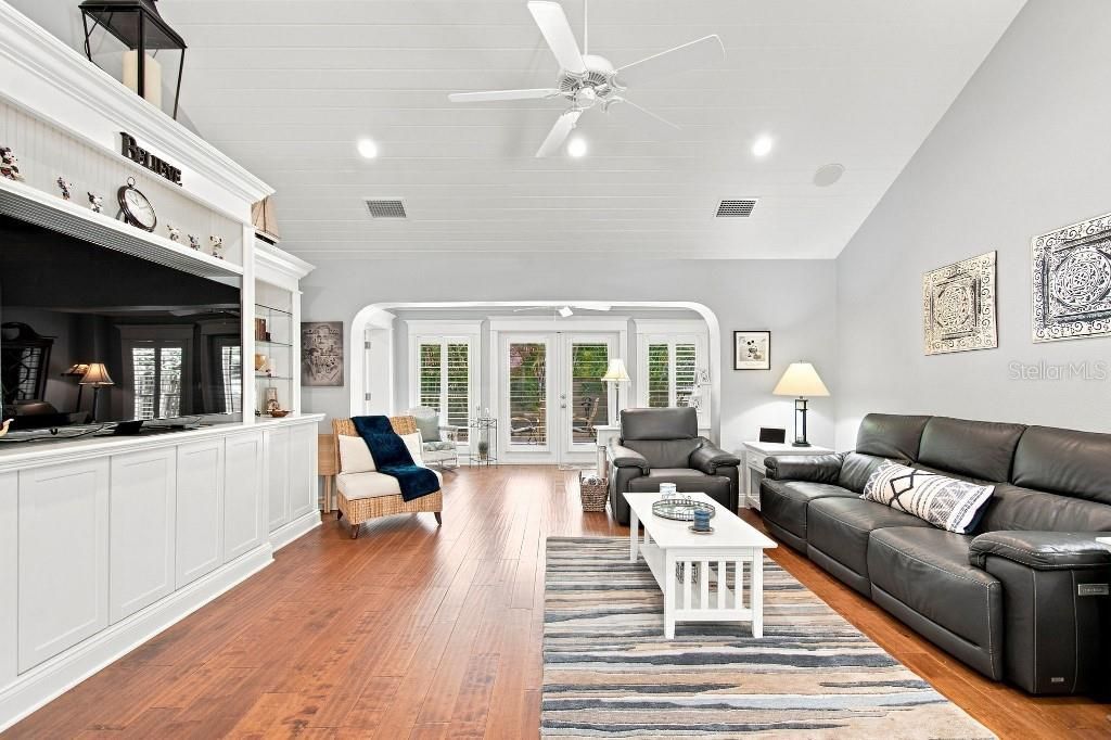 8643 Piper Lane, Seminole, FL 33777 Photo