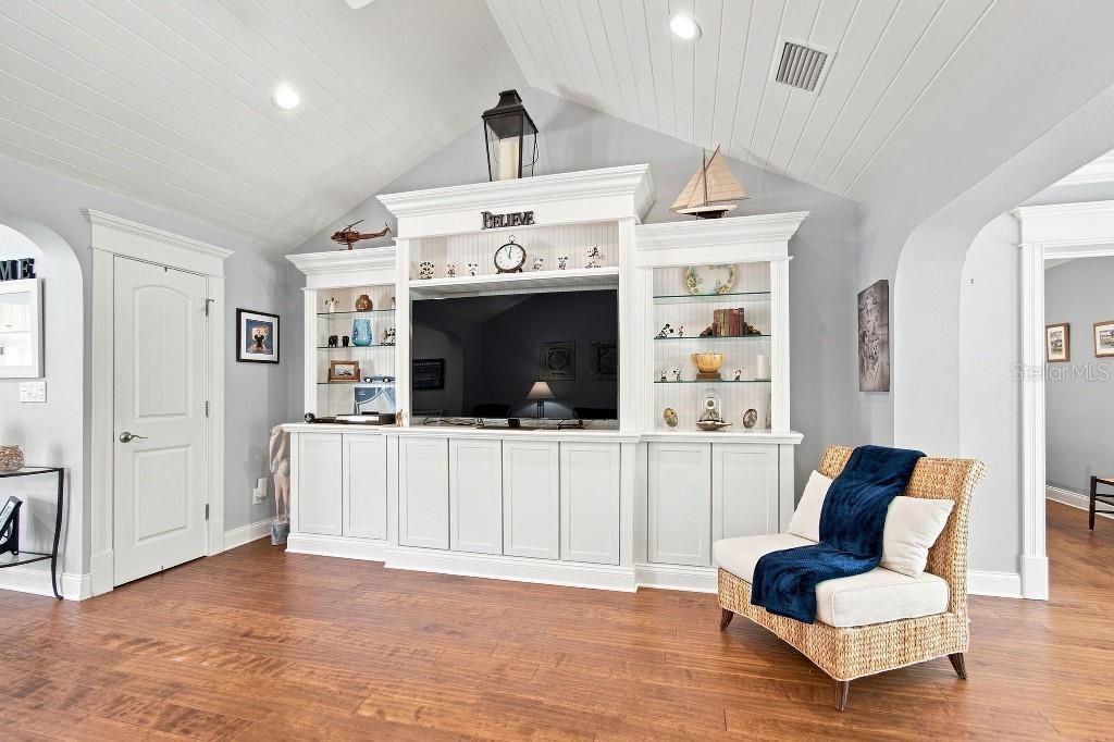 8643 Piper Lane, Seminole, FL 33777 Photo