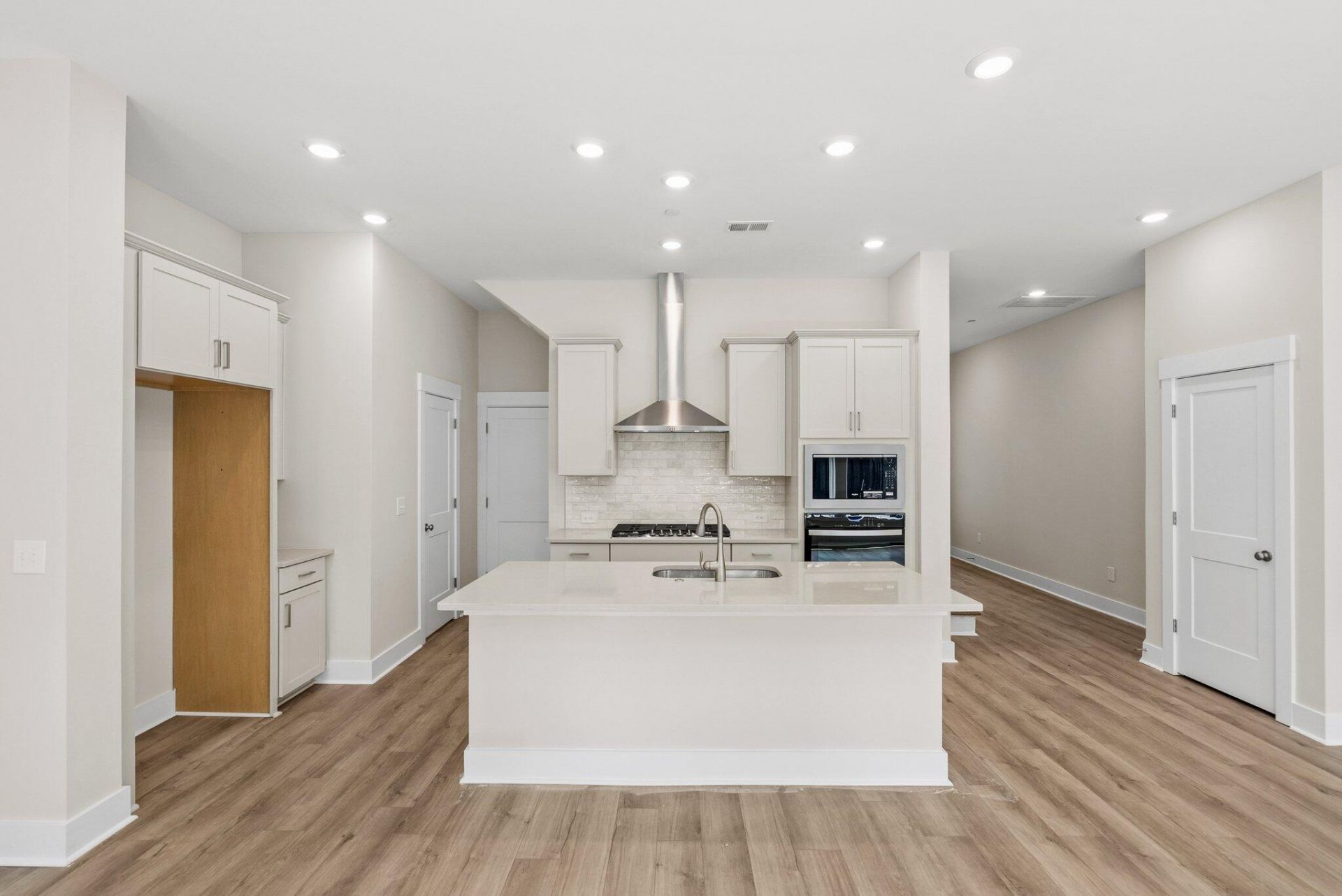 266 Newtown Creek Drive Photo 6