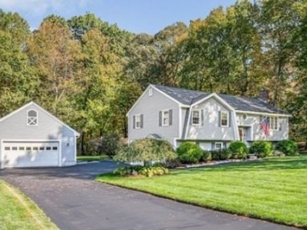 83 Black Oak Lane, Dracut, MA 01826
